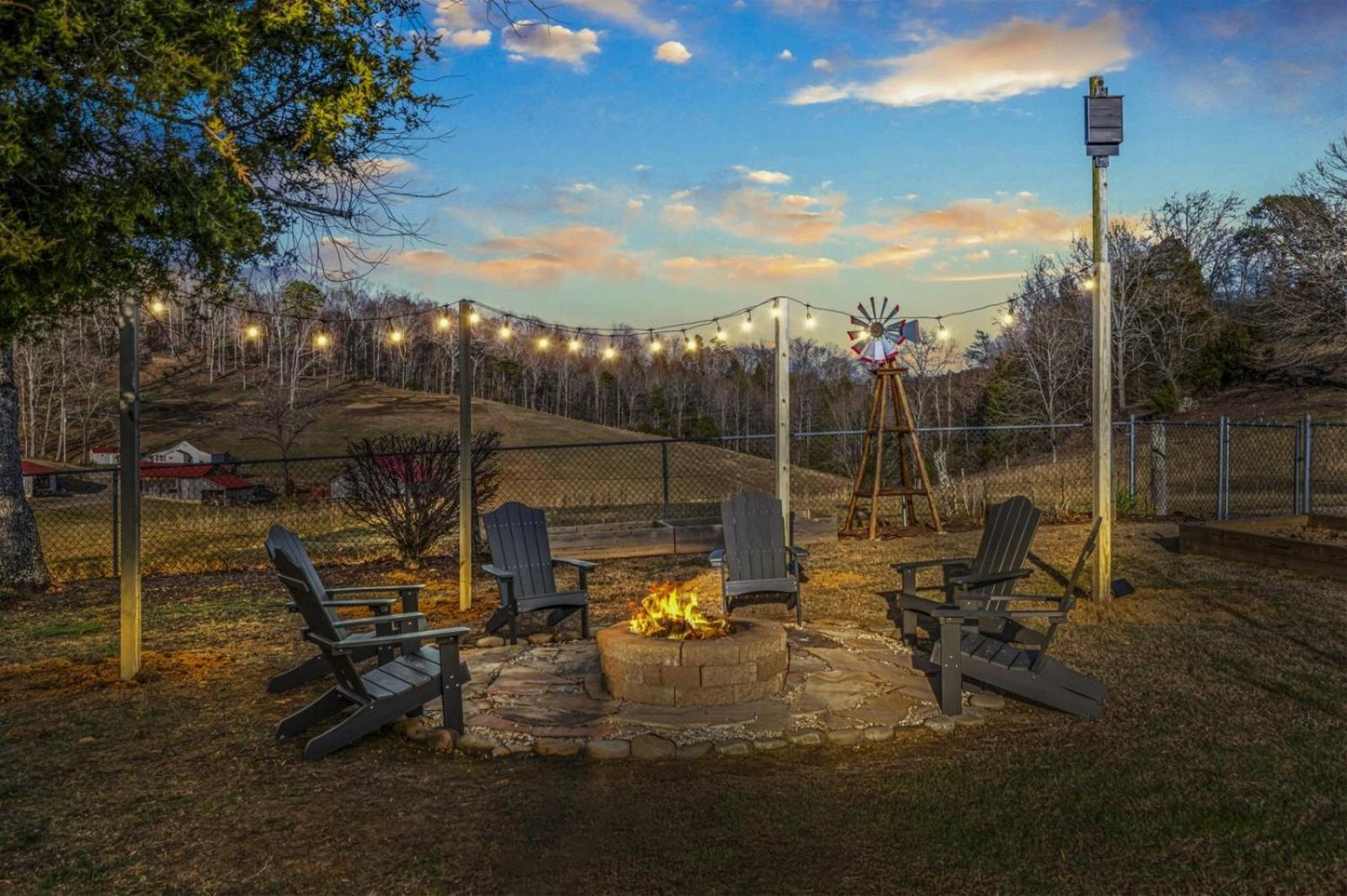 Hidden Star Hideaway-Blackberry Farm-Smoky Mtn Nat Park-Hot Tub- Fire Pit- Fenced Yard- Pet Friendly Walland المظهر الخارجي الصورة